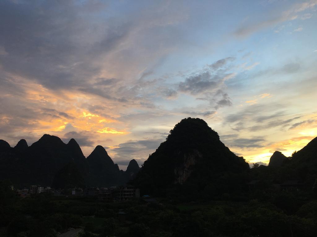 Zen Box House Hotel Yangshuo Exterior photo
